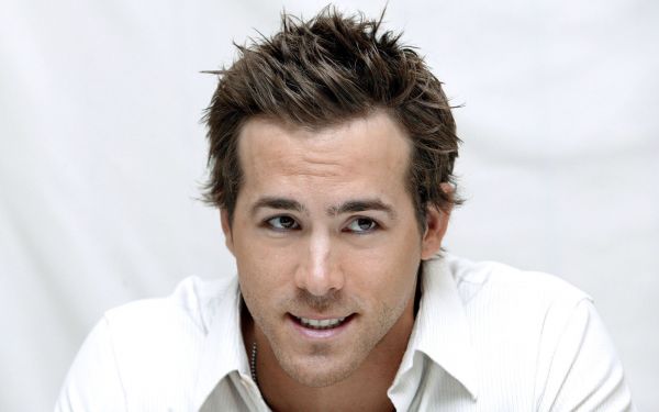 Ryan Reynolds,ator,morena,camisa,olhos castanhos