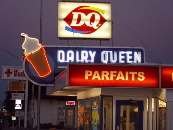 restaurant,Dairy Queen,neon,neonsign,mesa,Arizona