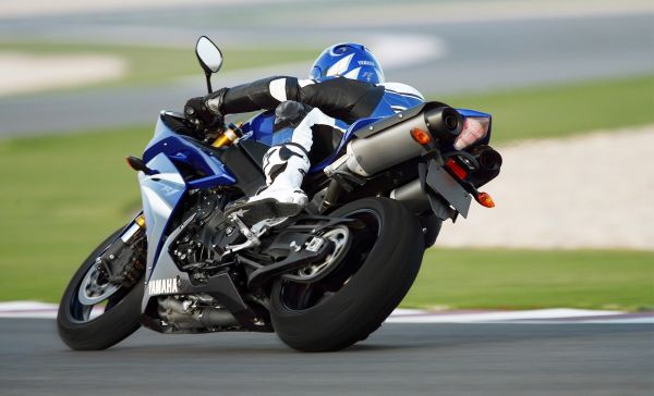 รถจักรยานยนต์,Yamaha YZF R1,2000x1215 px,Moto GP,วาเลนติโนรอสซี