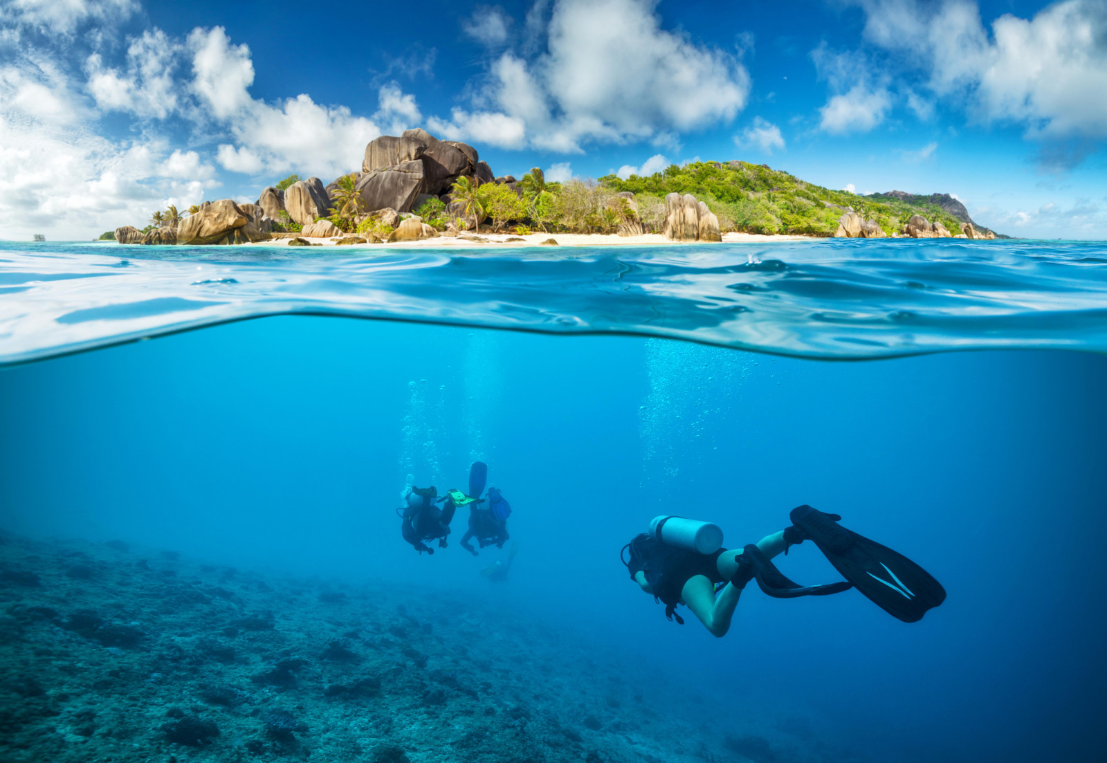 landscape, sea, water, Pacific Ocean, underwater, blurred, coral, island, lagoon, summer, snorkeling, swimming, diving suits, Caribbean, wetsuit, split view, diving, vacation, scuba diving, scuba, ocean, islet, reef, marine biology, underwater diving, diving equipment, coastal and oceanic landforms