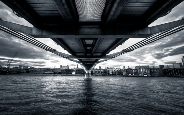 paesaggio urbano,acqua,riflessione,veicolo,monocromo,cielo