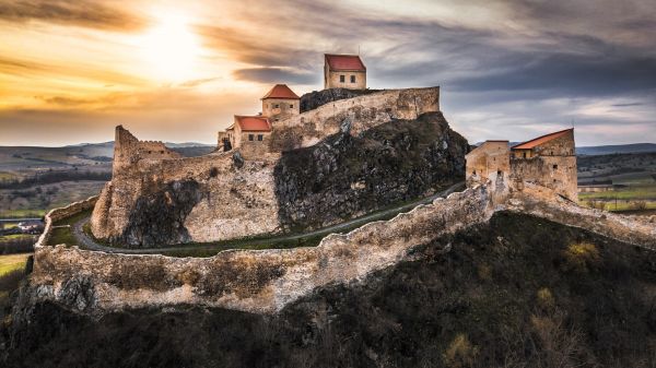 krajina,západ slunce,Citadela,hory,mraky,architektura