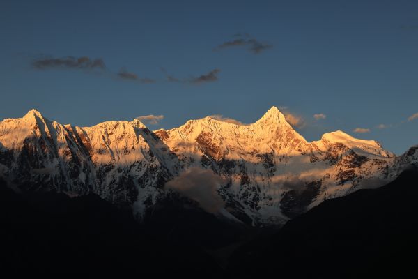 Tibet,zasněžený vrchol,Čína