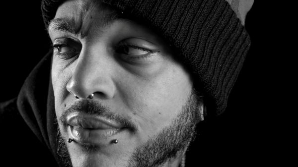 chapeau,poil,Regardez,Travie mccoy,perçant