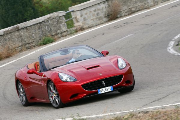 Araba,Araç,Spor araba,Ferrari,Performanslı araba,Ferrari California