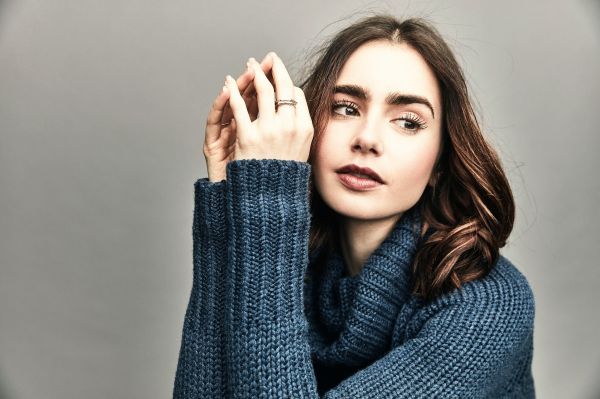 nők,barna,Lily Collins,pulóver