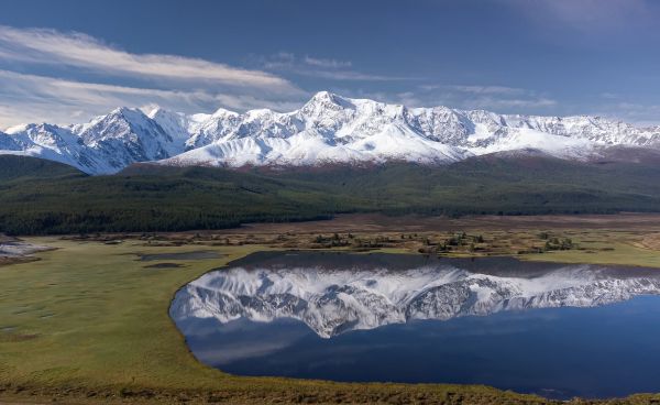 Dağlar,Karlı tepe,kar,Su,Yansıma,Bulutlar