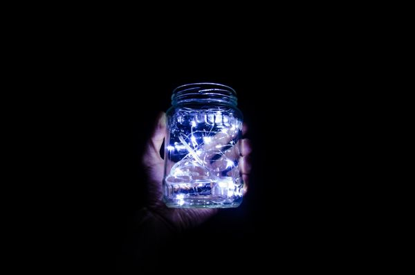 svart bakgrunn,lys,glass jar