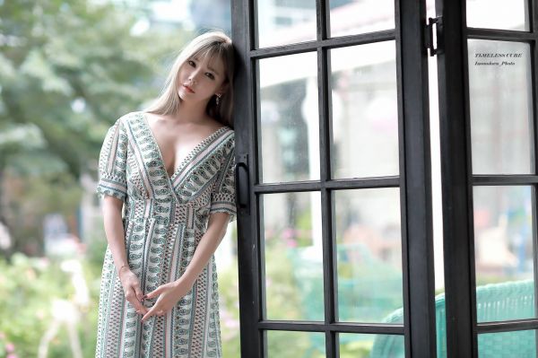 Châu Á,tóc dài,Han Ga Eun,mô hình,low neckline,Cổ v