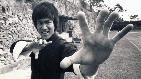 personer,Bruce Lee,svartvit,barn,hand,bild