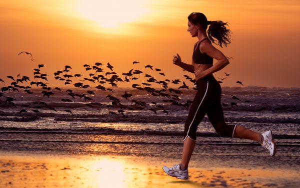 le coucher du soleil,des sports,mer,Sauter,silhouette,plage