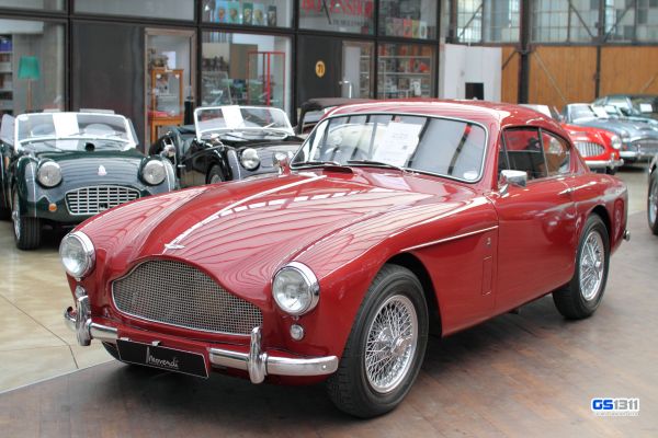 voiture,véhicule,voiture de sport,Voiture ancienne,vieux,rouge