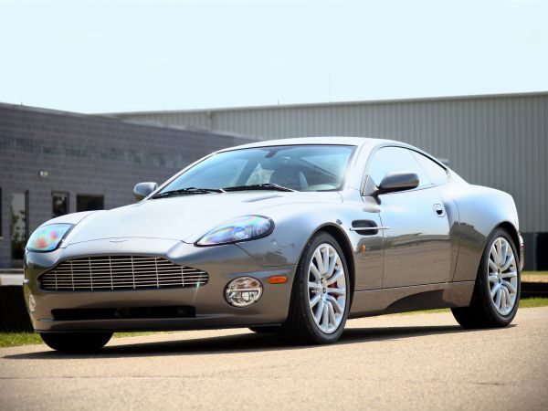 Aston Martin,V12,Vanquish,Năm 2001,Màu xám,Xem bên