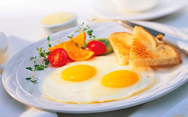 Nahansicht,Lebensmittel,Eier,Brot,Tomaten,Platten