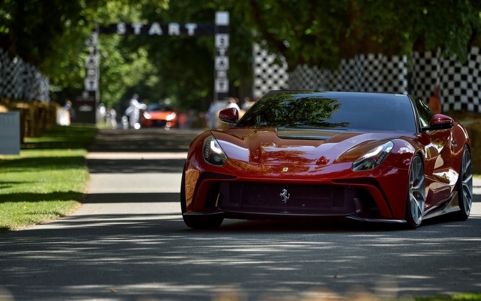 автомобиль, средство передвижения, спортивная машина, Ferrari, Высокопроизводительная машина, Фестиваль скорости Гудвуда, Ferrari F12 TRS, Суперкар, Наземный транспорт, Автомобильный дизайн, Марка автомобиля, Роскошный автомобиль