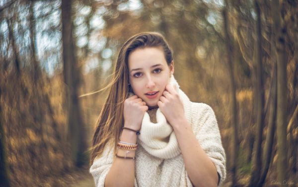 modelo,retrato,rubia,pelo largo,luz de sol,naturaleza