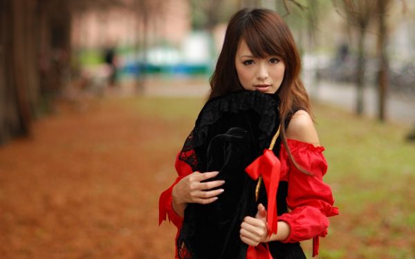 femmes,maquette,brunette,chapeau noir,Cheveux marron,robe rouge