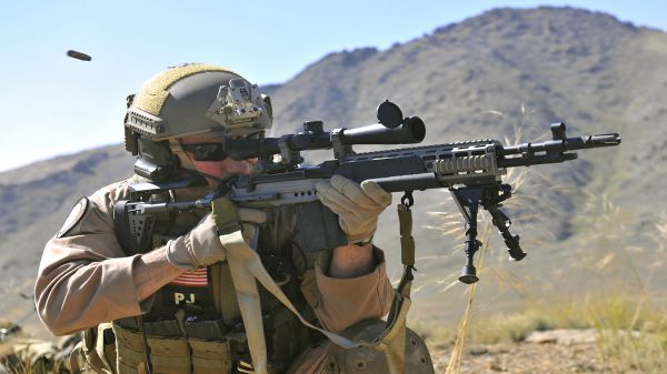 fuerzas especiales,Guerra en Afganistán,soldado,guantes,pistola,casco