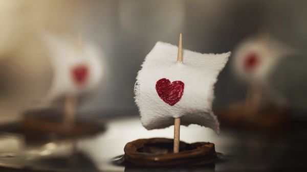 ship, depth of field, red, white, water, heart