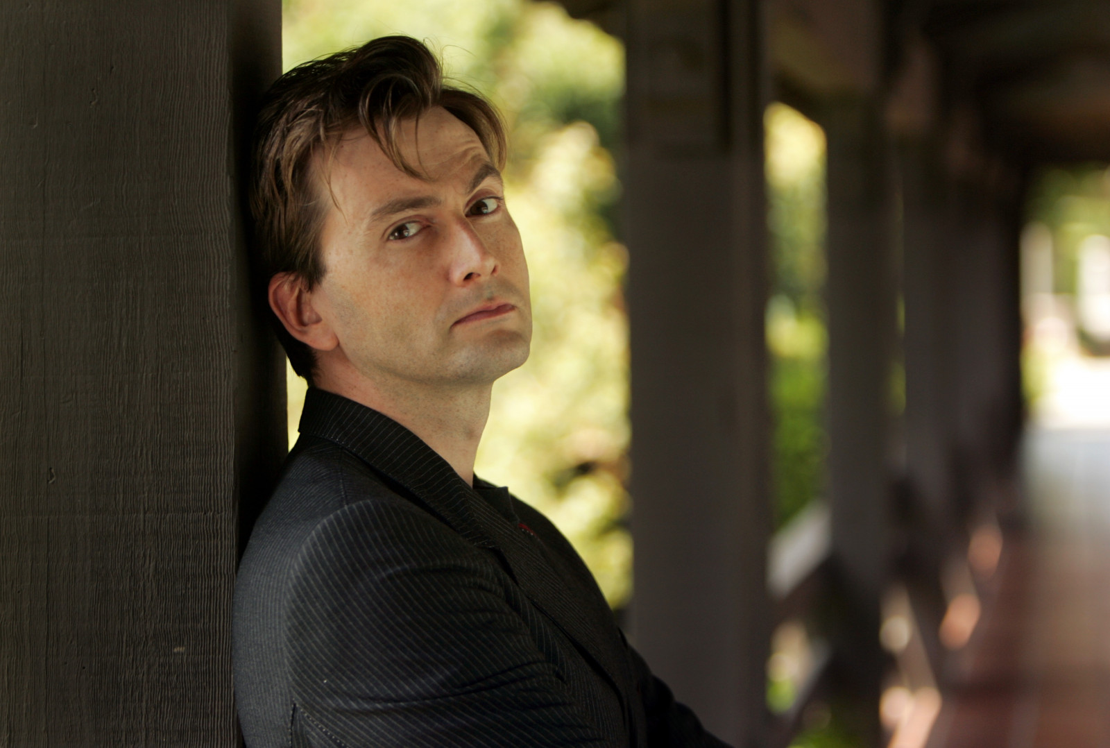 David Tennant, giacca, riflessivo, capelli lunghi