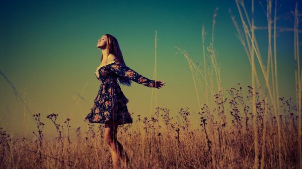 femmes,herbe,lumière du soleil,blond,la nature,la photographie