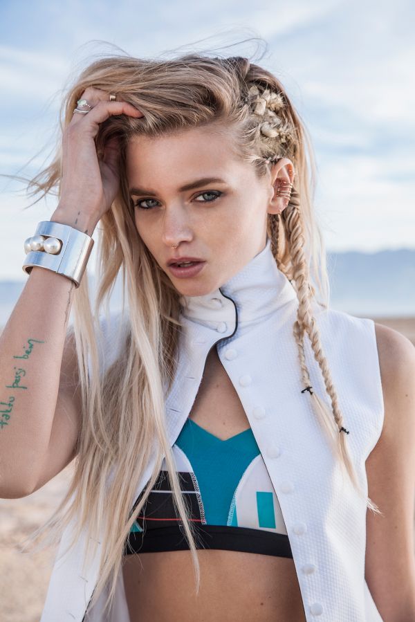 Abbey Lee Kershaw,nữ diễn viên,mô hình,mắt xanh,vàng,Sa mạc