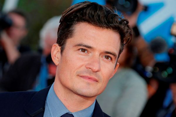 people,brunette,actor,Person,Orlando Bloom,glance