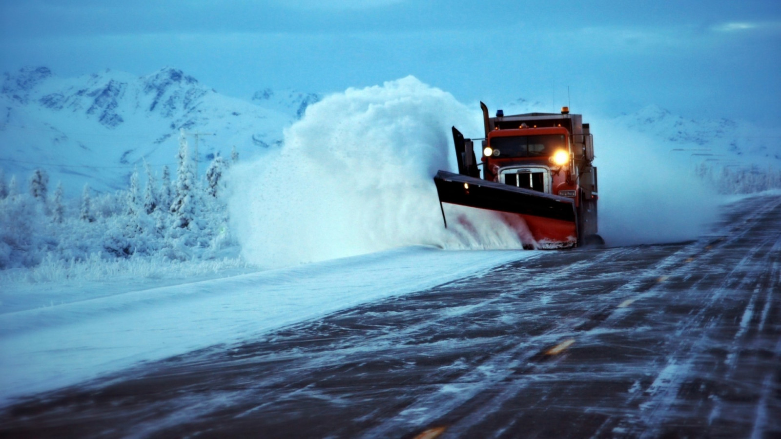 träd, lampor, bergen, hav, natur, snö, vinter-, fordon, väg, is, morgon-, lastbilar, arktisk, kompakt snö, Berg, väder, säsong, hav, våg, atmosfärs fenomen, geologiska fenomen, vind våg