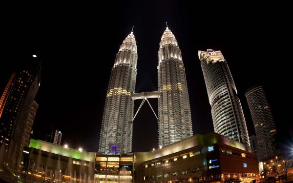 város,városkép,éjszaka,láthatár,felhőkarcoló,Petronas Towers