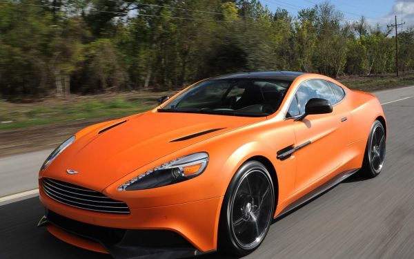 auto,vozidlo,sportovní auto,Aston Martin,Aston Martin DBS,oranžový