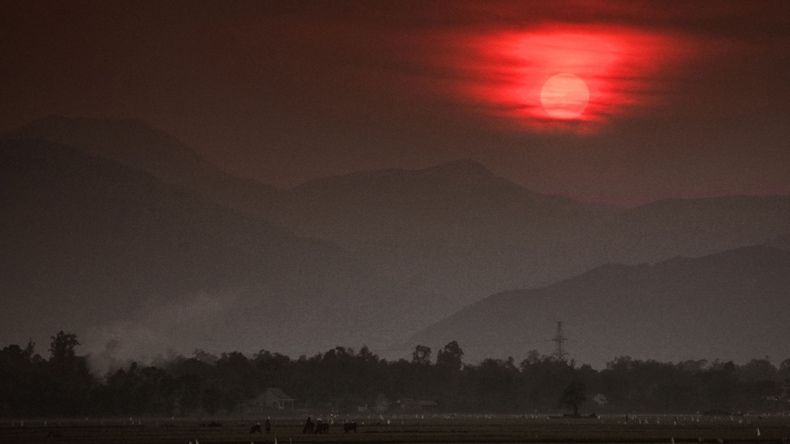 panorama, montanhas, Pôr do sol, noite, Colina, natureza, céu, nuvens, nascer do sol, tarde, manhã, névoa, horizonte, atmosfera, vale, crepúsculo, sol vermelho, neblina, nuvem, árvore, névoa, montanha, alvorecer, Trevas, Árvores, 1920x1080 px, Montanhas, Papel de parede do computador, Atmosfera da terra, Afterglow, Objeto astronômico, Céu vermelho na manhã, Fenômeno meteorológico, Evento celestial, fenômeno