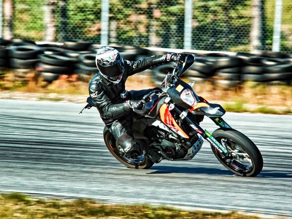 wyścigi,motocykl,Motocyklowe,Wyścigi motocyklowe,Supermoto,Sporty motorowe