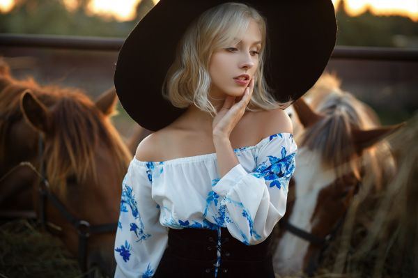 Alice Tarasenko,Nastasya Parshina,femmes,blond,portrait,Women with Hats