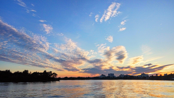 matahari terbenam,sungai,awan-awan,ombak