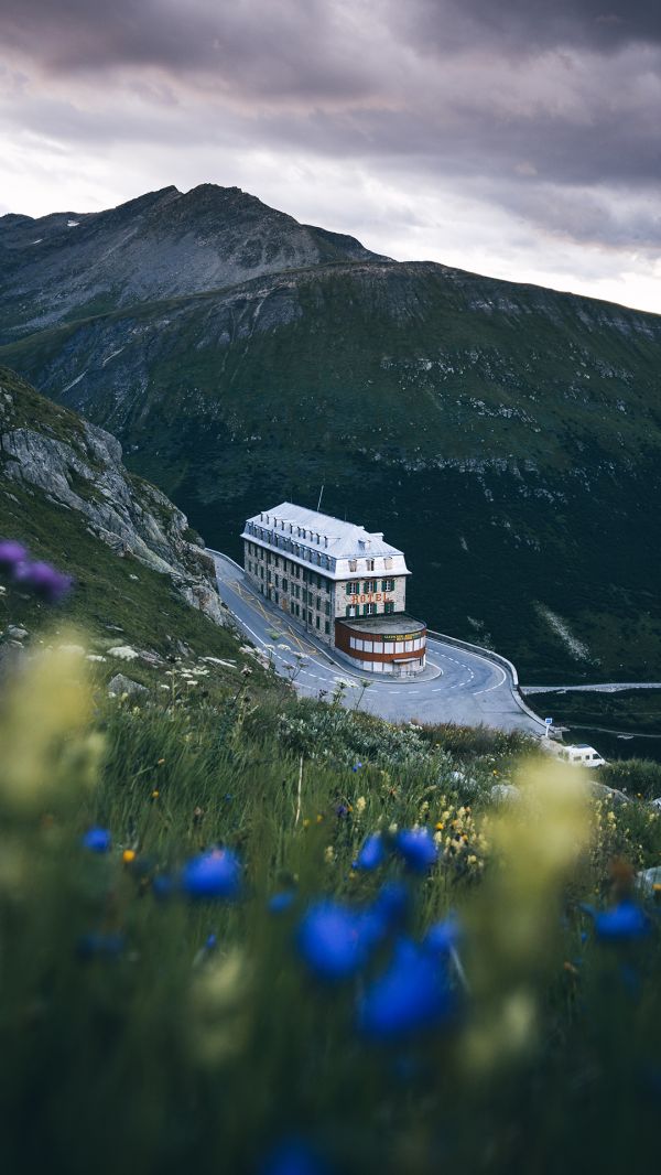 Příroda,krajina,displeje na výšku,hory,silnice,hotel