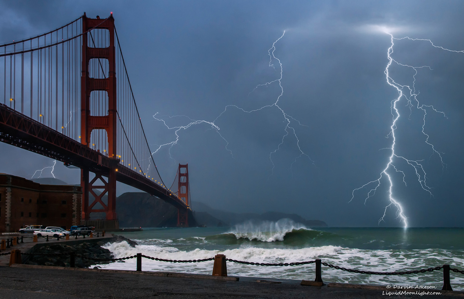 mundo, Oceano, San Francisco, California, iluminación, puente, rojo, mar, naranja, tormenta, ART, clima, America, preguntarse, uno, bahía, diseño, costa, autopista, Navegar, olas, Pacífico, suspensión, artístico, fuerte, acero, pintado, unido, famoso, Marin, Torres, ola, Tormentoso, Internacional, Autopista 1, costero, guerra civil, Goldengatebridge, Cables, puerta Dorada, Tornillo, área de la bahía, Promontorios, Huelga, Fortpoint, arte Deco, Estados, relámpago, trueno, lapso, Darvin, En la tarde, Darv, Liquidmoonlightcom