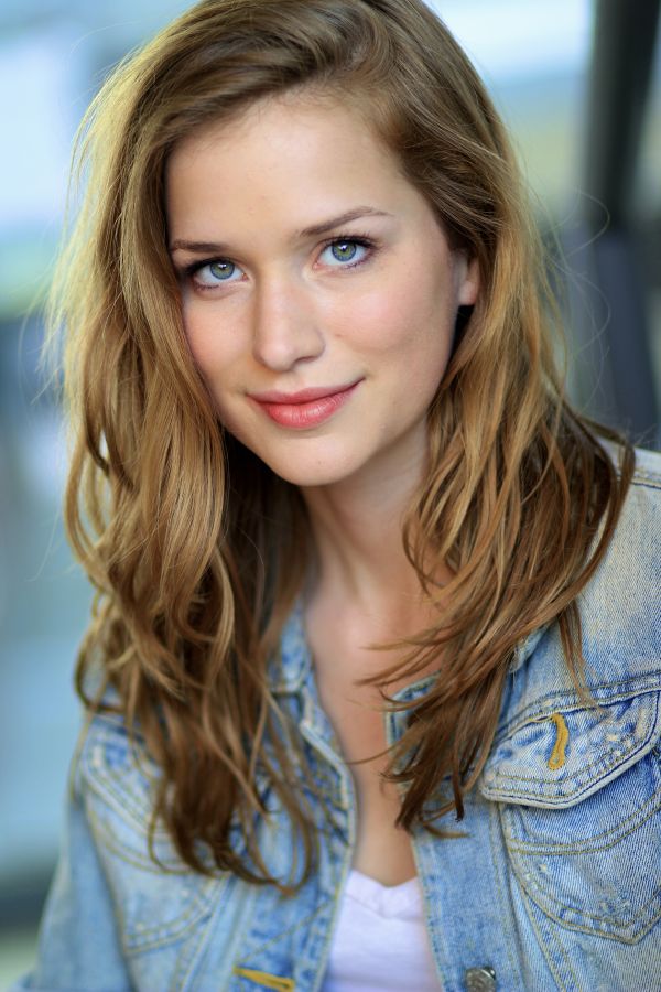 женщины,актриса,Elizabeth Lail