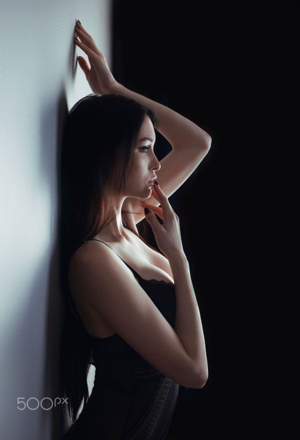 women,dark hair,long hair,straight hair,painted nails,looking away