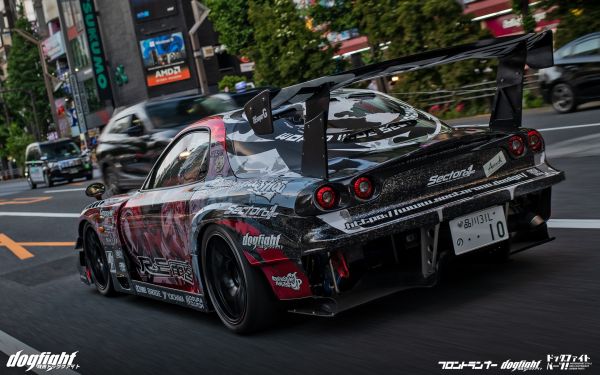 Itasha,japanilaiset autot,urheiluauto,kilpa-autoihin,Japani,Akihabara