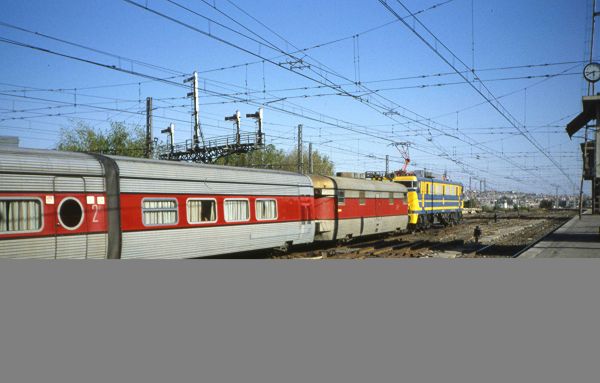 vonat,tren,Madrid,1988,vasút,Mitsubishi