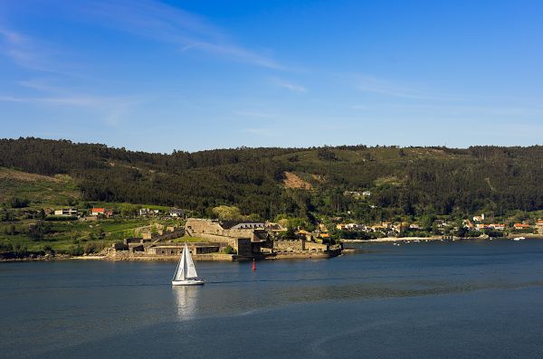 paesaggio,nave,barca,mare,baia,collina