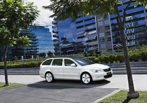 auto,voertuig,2013,Volkswagen Golf,parkeerplaats,parkeren