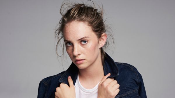 simple background,Maya Hawke,actress,looking at viewer