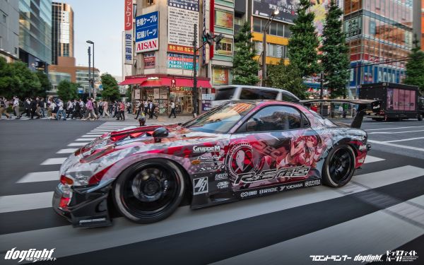 Itasha,japonská autá,športové autá,pretekárske vozidlá,Japonsko,Akihabara