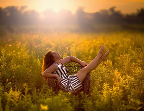 1920x1489 px,mezítláb,szék,csukott szemmel,mező,Jake Olson