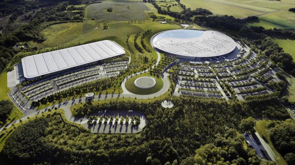 lintuperspektiivi,stadion,auto,McLaren,ilmakuva,rakenne