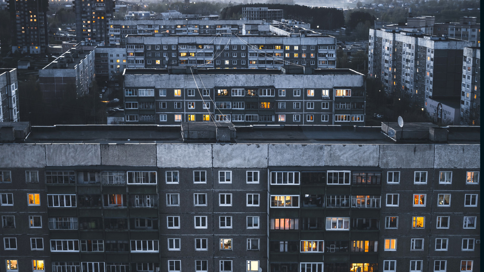 Gebäude, Tagsüber, Fenster, Himmel, Infrastruktur, Turmblock, Turm, Beleuchtung, Pflanze, Urban design, die Architektur, Stadtbild, Eigentumswohnung, Gegend, Wohngebiet, Baum, Tür, Mauer, Morgen, Haus, Metropole, Dach, Fassade, Stadt, Landschaft, Wahrzeichen, Geschäftshaus, Metropolregion, Platz, Mischnutzung, Symmetrie, Winter, Schriftart, Wohnung, Metall, Vorort, Abend, Innenstadt, Betrachtung, Hauptsitz, Vogelperspektive, Straße, Straßenbelag, Horizont, Nacht-, Beton, Ziegel, Zuhause, Skyline, Luftaufnahmen, Unternehmenszentrale, Mauerwerk, Dämmerung, Einfrieren, Transport, Kanal