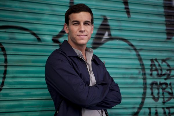 tư thế,Mario casas,Tường,tay,Phong cách,người nổi tiếng