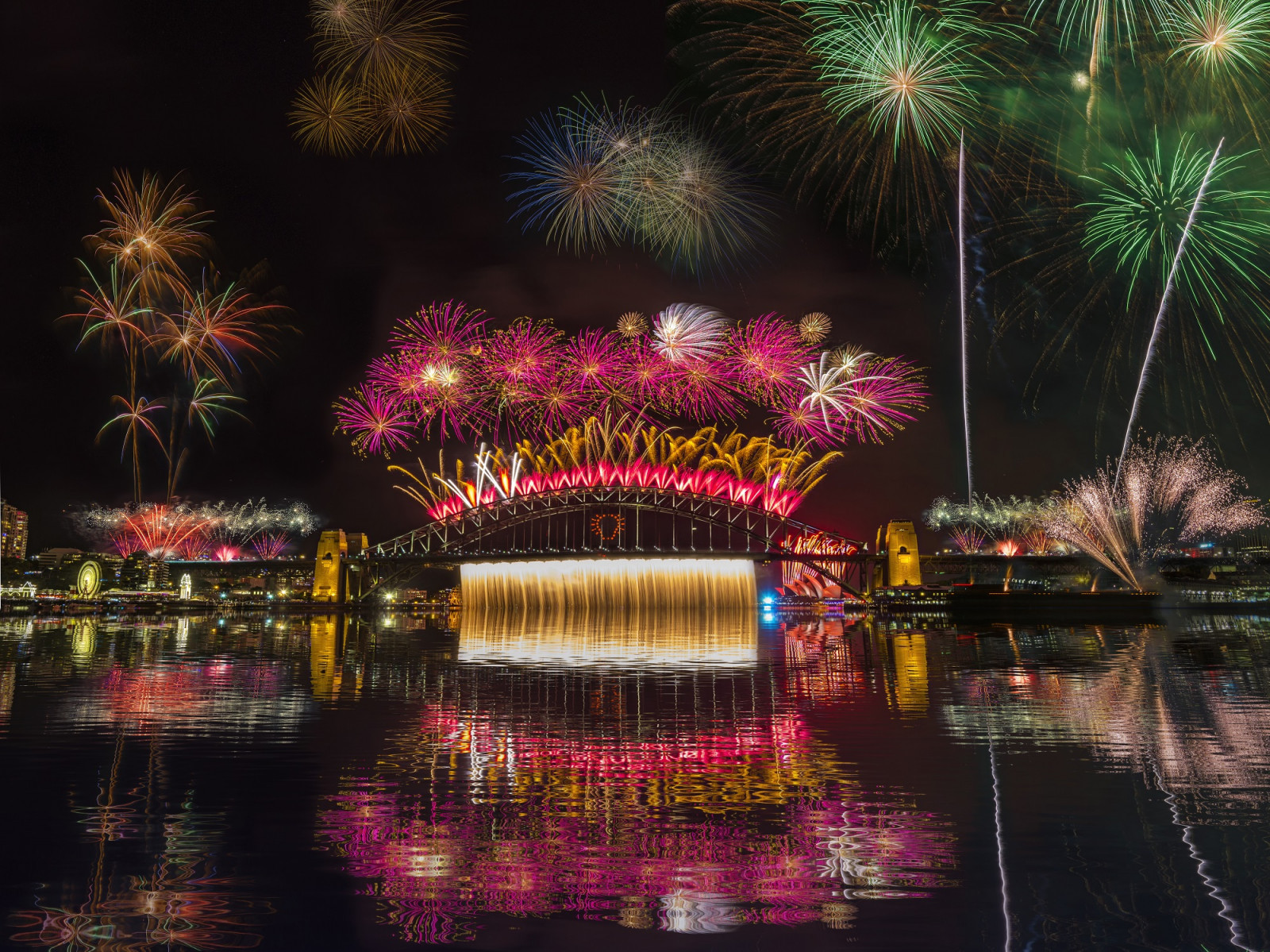 Stadt, Reise, Menschen, Betrachtung, Spaß, Reisen, Nikon, Flickr, Stadtbild, Feuerwerk, berühmt, Sydney, Australien, Silvester, Sydneyharbour, Frohes neues Jahr, Opernhaus in Sydney, Sydney Hafenbrücke, Digitalmanipulation, Worldheritagesites, Nikond800, Nikon1635mm