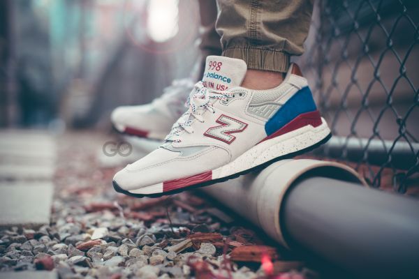 white,red,city,photography,ISS,shoes